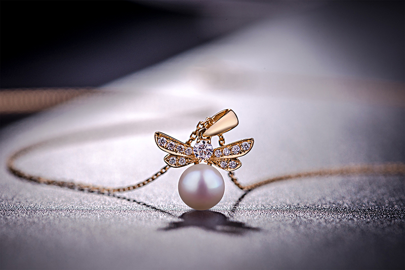 18K Yellow Gold Dragonfly Necklace with Akoyo Pearl and Diamond