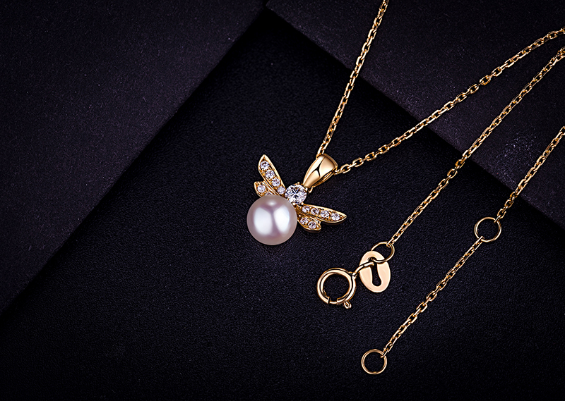 18K Yellow Gold Dragonfly Necklace with Akoyo Pearl and Diamond