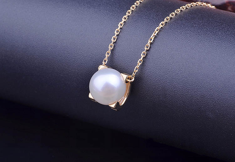 14K Yellow Gold Necklace Pendants with Natural Akoyo Pearl