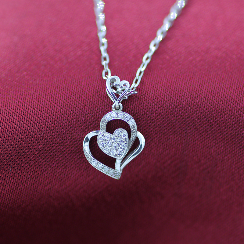 18K White Gold Heart Necklace Pendants with DEF Dimaond