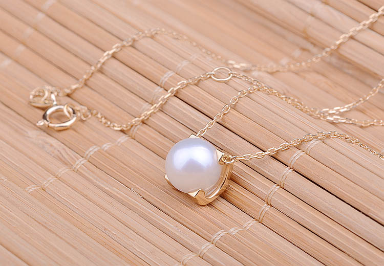 14K Yellow Gold Necklace Pendants with Natural Akoyo Pearl