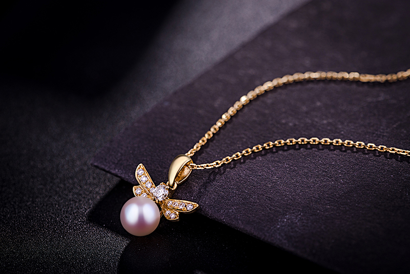 18K Yellow Gold Dragonfly Necklace with Akoyo Pearl and Diamond